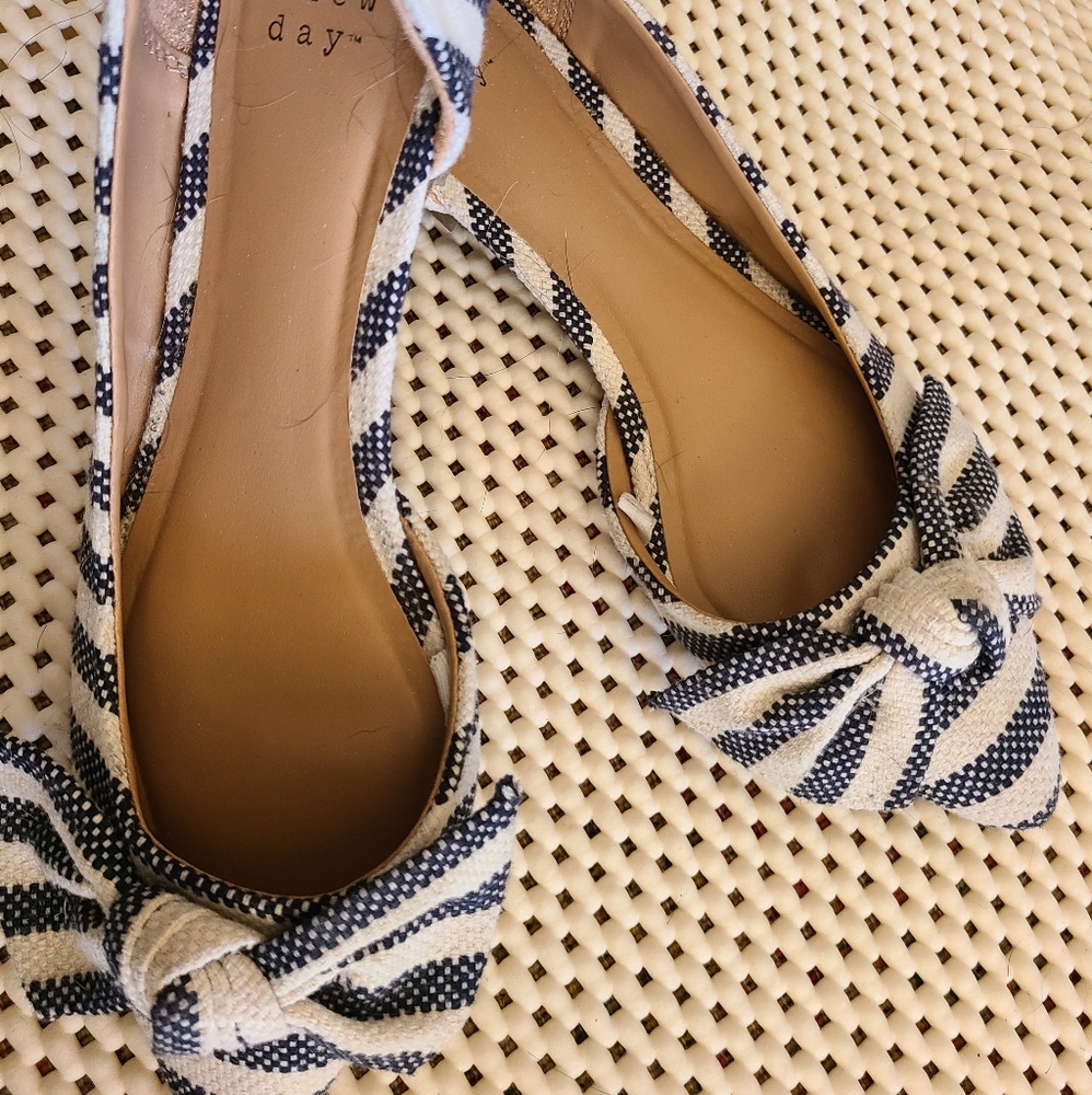 COPY - Flats. Navy and white